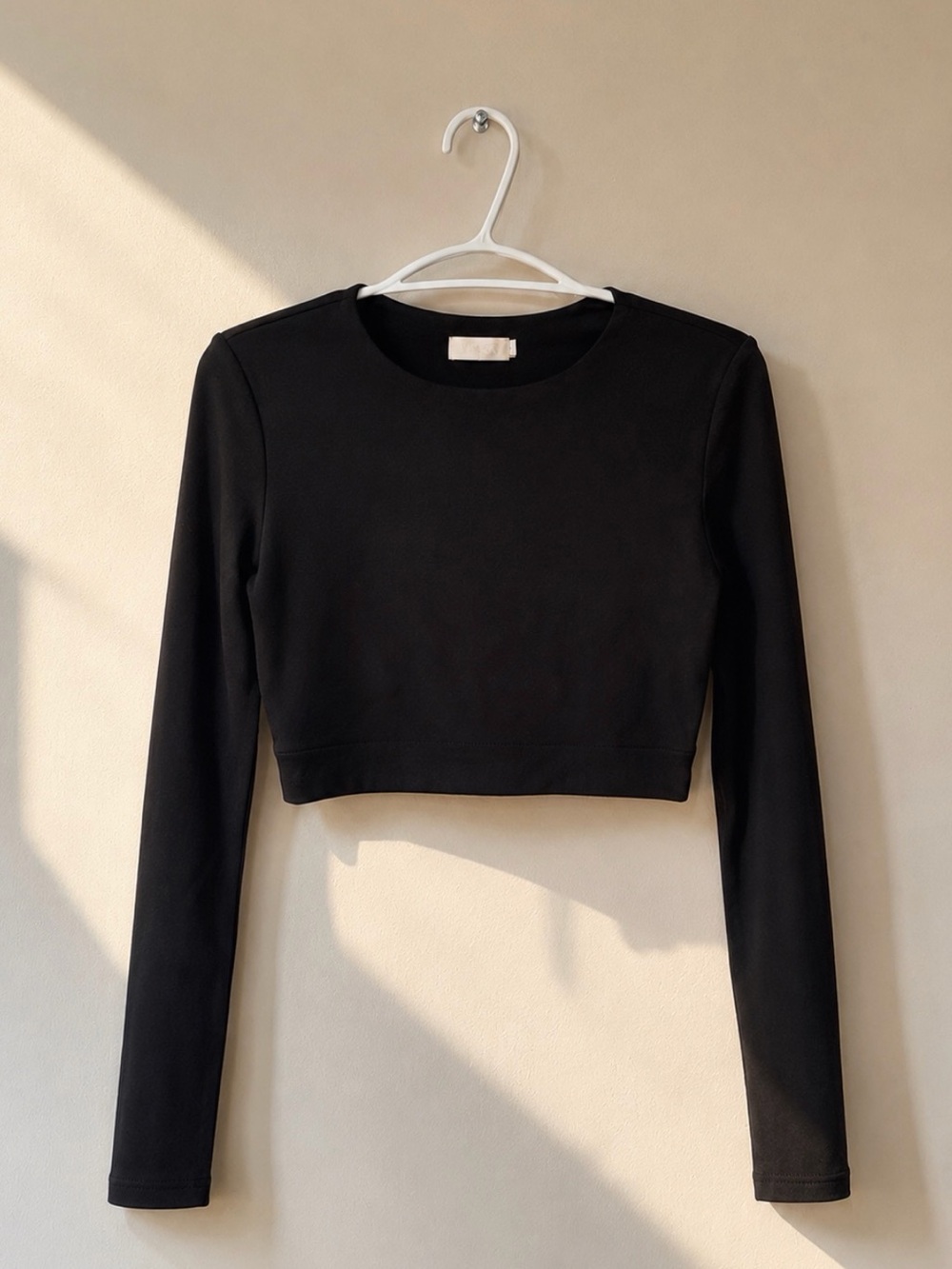 MESHKI Mila Black Long Sleeve Crop Top Size M - Picture 2 of 10